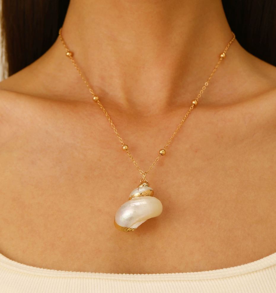 Natural Seashell Pendant Necklace