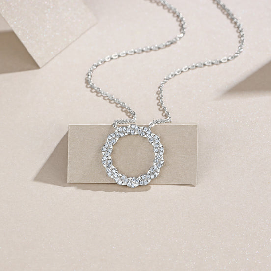 Minimalist Light Luxury Halo Moissanite Necklace