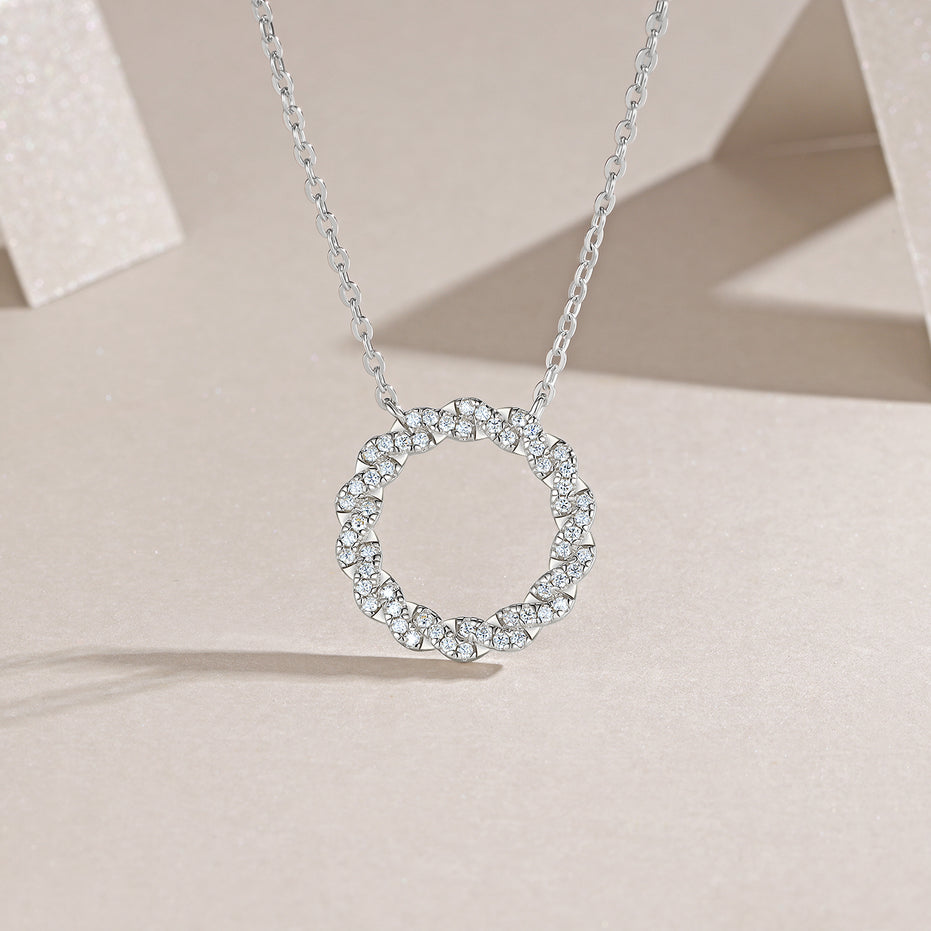 Minimalist Light Luxury Halo Moissanite Necklace
